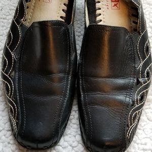 Black Leather Pikolinos